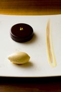 アールグレイのパレ、ヘーゼルナッツのアイスクリーム添え Chef Lionel Becca Dessert