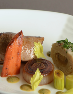 Recette - Cuisse de canard, dumpling au raifort et champignons en cocotte lutée, légumes rôtis Recette - Cuisse de canard, dumpling au raifort et champignons en cocotte lutée, légumes rôtis