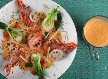Lunar New Year recipe: Large jumbo shrimp sautéed with vegetables, galangal and lemongrass broth 