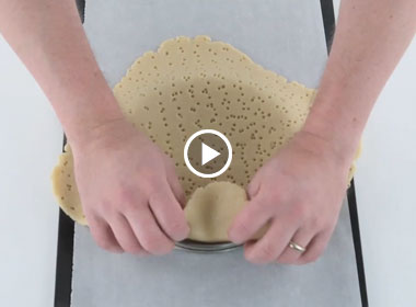 Video - Técnica de Pastelería Francesa: Forrado de una tarta de sartén y horneado sin relleno