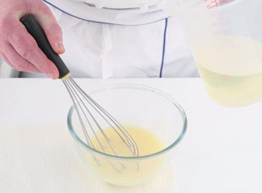 Technique: How to make a mayonnaise