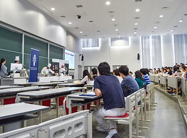 蓝带国际学院日本校参加 2017 年立命馆大学「校园开放日」，向莘莘学子介绍最新教育课程。