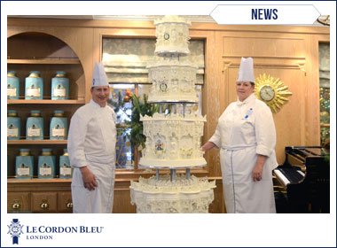Le Cordon Bleu recrée le gâteau de mariage original de la Reine Elizabeth II