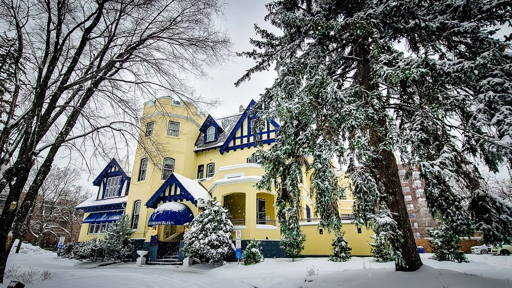 Photo of Le Cordon Bleu Ottawa building, The Munross Mansion, in winter with snow