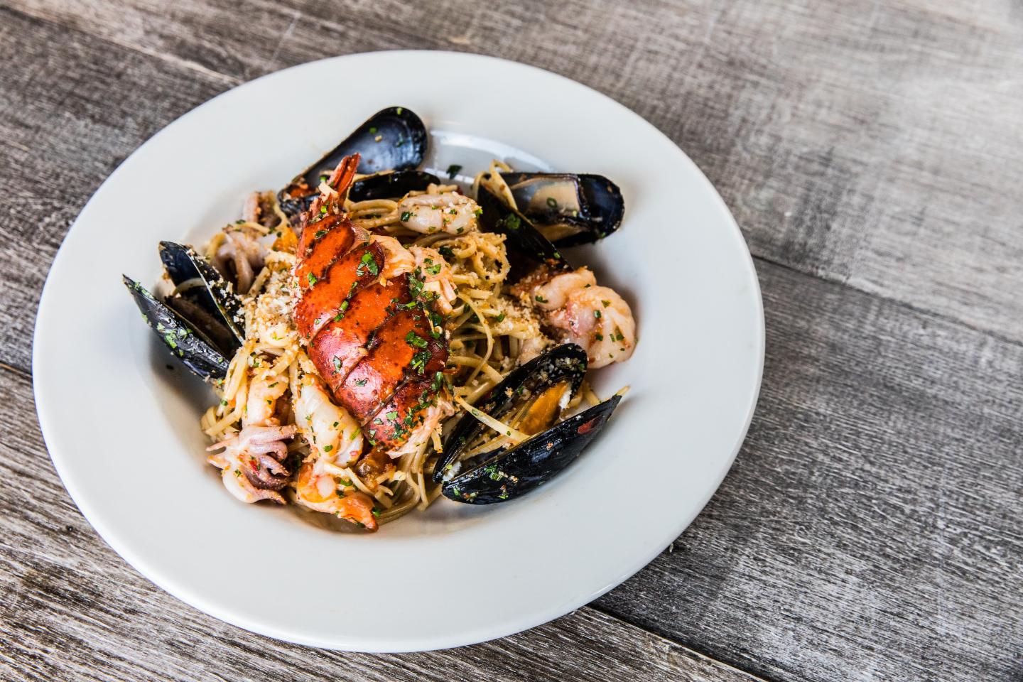 Fresh linguine with mussels and prawns with crab sauce