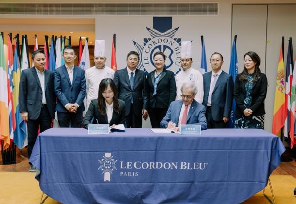 Mr. Cointreau, President and CEO of Le Cordon Bleu, met with the leaders of Shanghai Yangpu District in Paris