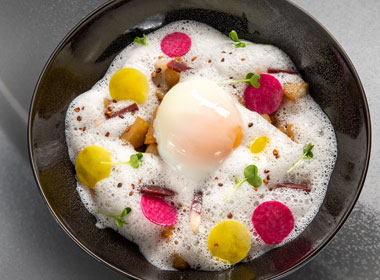 Recette de l'Avent Jour 6 : L’œuf parfait aux topinambours confits au magret de canard, crème fleurette au parmesan Reggiano