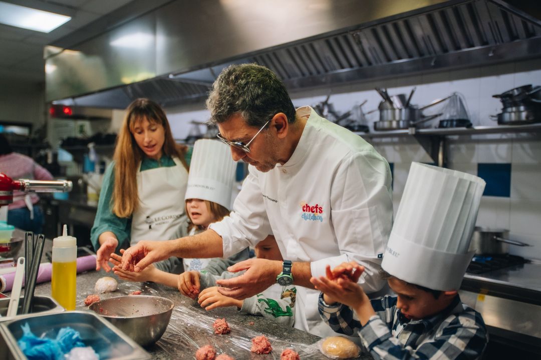 Le Cordon Bleu Madrid opens the doors of its classrooms to celebrate an afternoon of cooking with Autismo España, organized by ChefsForChildren.