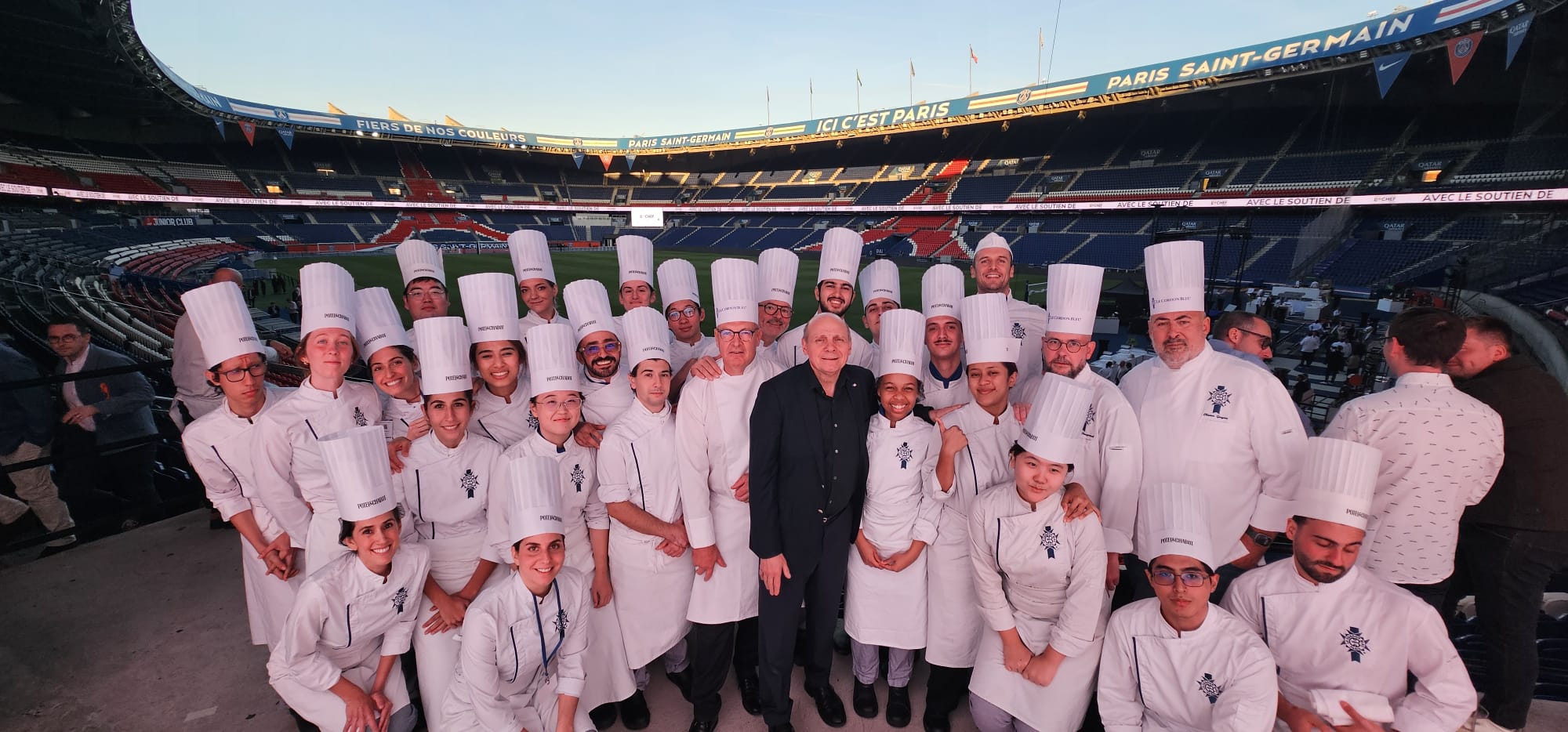 Les &eacute;tudiants Le Cordon Bleu Paris au Parc des Princes